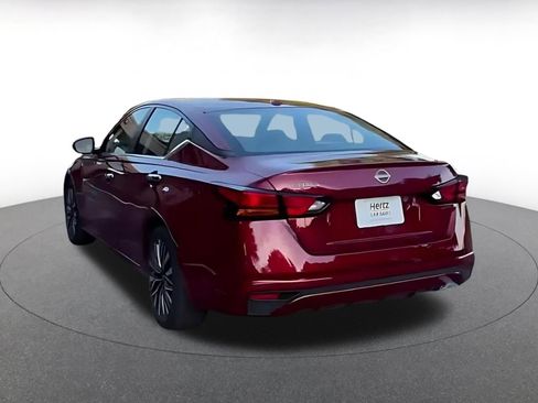 Used 2025 Nissan Altima 2.5 SV FWD image 10