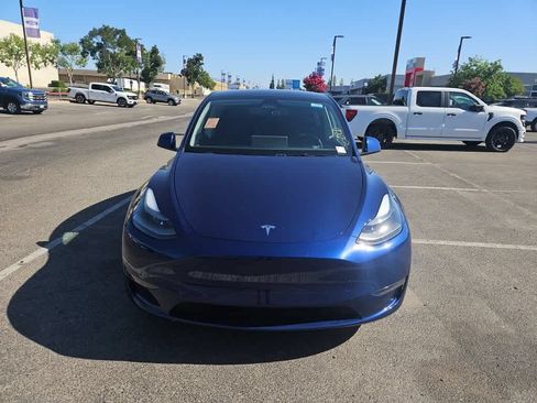 Used 2024 Tesla Model Y Long Range AWD/4WD image 2