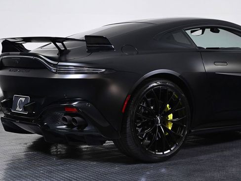 Used 2023 Aston Martin V8 Vantage Coupe RWD image 23