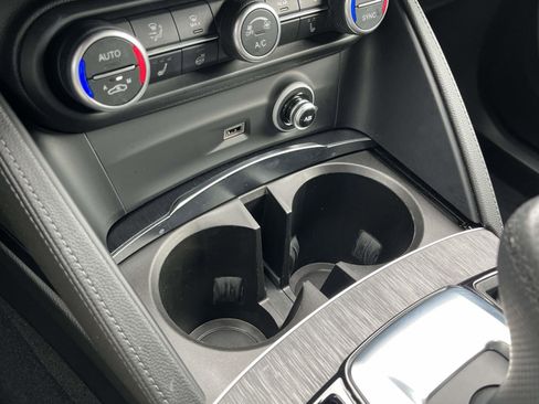 Used 2024 Alfa Romeo Stelvio Sprint image 19