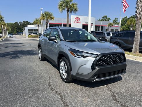 Used 2022 Toyota Corolla Cross L FWD image 2