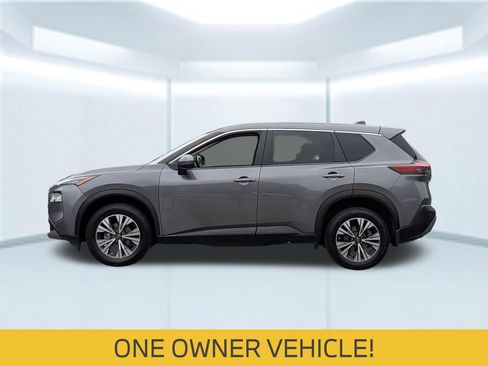 Used 2023 Nissan Rogue SV image 2