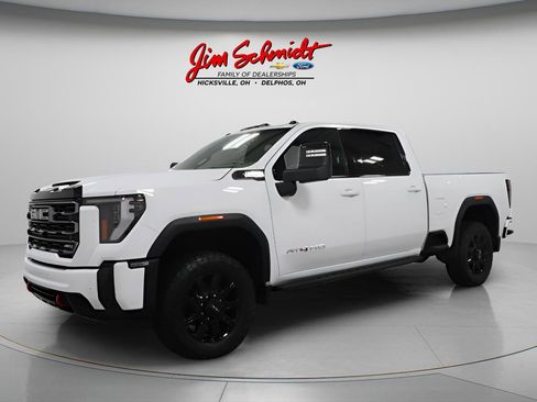 Used 2025 GMC Sierra 2500 AT4 w/ AT4 Premium Plus Package image 3