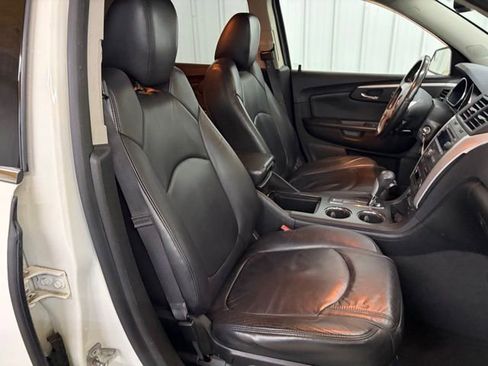 Used 2012 Chevrolet Traverse LT FWD image 25