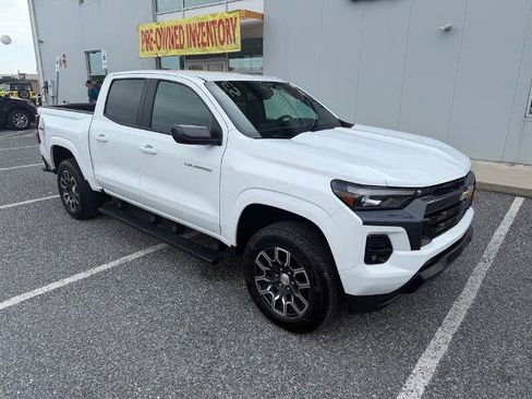 Used 2024 Chevrolet Colorado LT w/ LT Convenience Package III AWD/4WD image 2