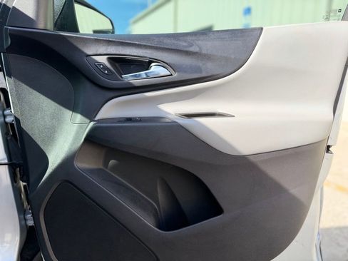 Used 2019 Chevrolet Equinox LS FWD image 16