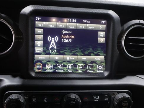 Used 2020 Jeep Gladiator Overland AWD/4WD image 22