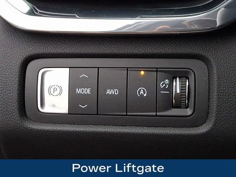 Used 2025 GMC Acadia Elevation AWD/4WD image 9