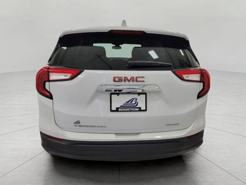 Used 2024 GMC Terrain SLE image 25