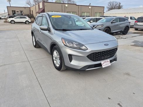 Used 2021 Ford Escape SE image 3