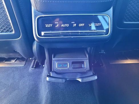 Used 2025 Mercedes-Benz GLS 450 4MATIC image 13