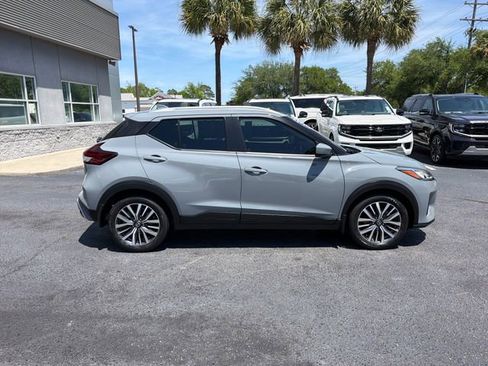 Used 2021 Nissan Kicks SV FWD image 9