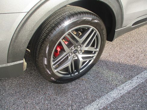 Used 2025 Ford Explorer ST-Line w/ ST-Line Street Pack AWD/4WD image 23