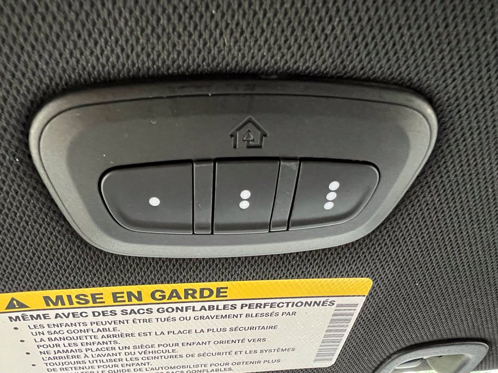 Used 2025 Chrysler Pacifica Select FWD image 46