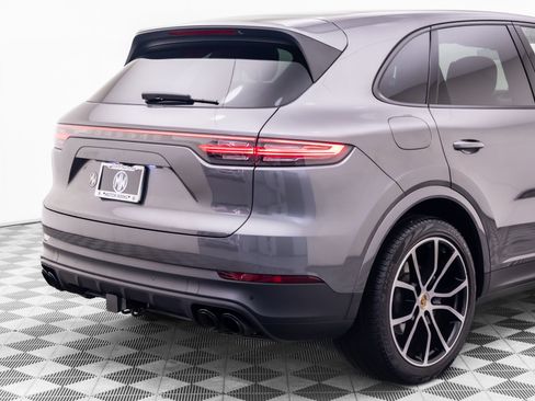 Certified 2023 Porsche Cayenne AWD/4WD image 33