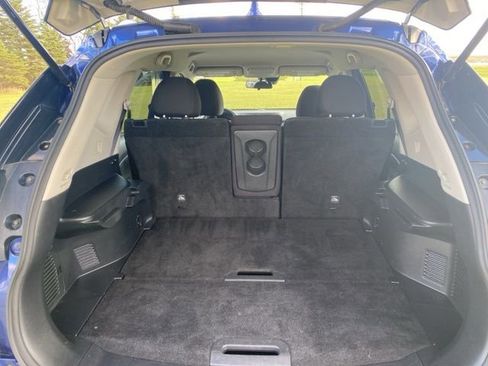 Used 2020 Nissan Rogue SV image 17