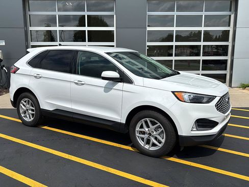Used 2024 Ford Edge SEL w/ Convenience Package AWD/4WD image 2