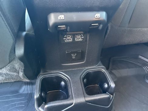 Used 2022 Jeep Gladiator Willys image 11