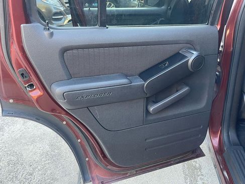 Used 2010 Ford Explorer XLT image 11