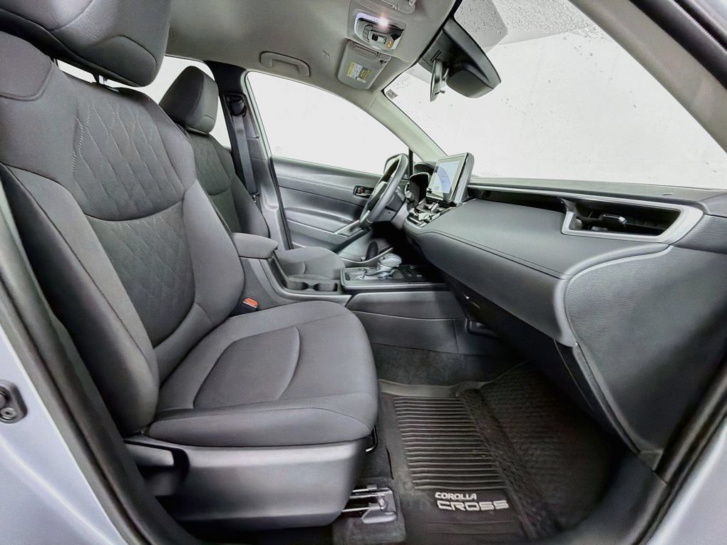 Used 2026 Toyota Corolla Cross LE FWD image 30