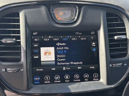 Used 2018 Chrysler 300 S w/ 300S Premium Group image 11