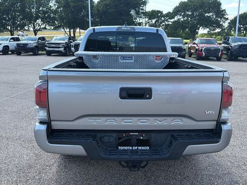 Used 2021 Toyota Tacoma TRD Sport AWD/4WD image 4