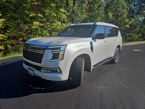 New 2026 Nissan Armada SL w/ Captain's Chari Seat Package image 4