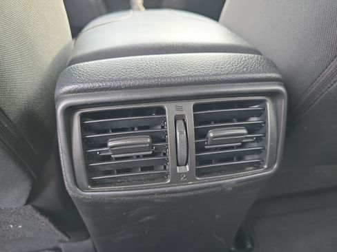 Used 2020 Nissan Rogue SV AWD/4WD image 16