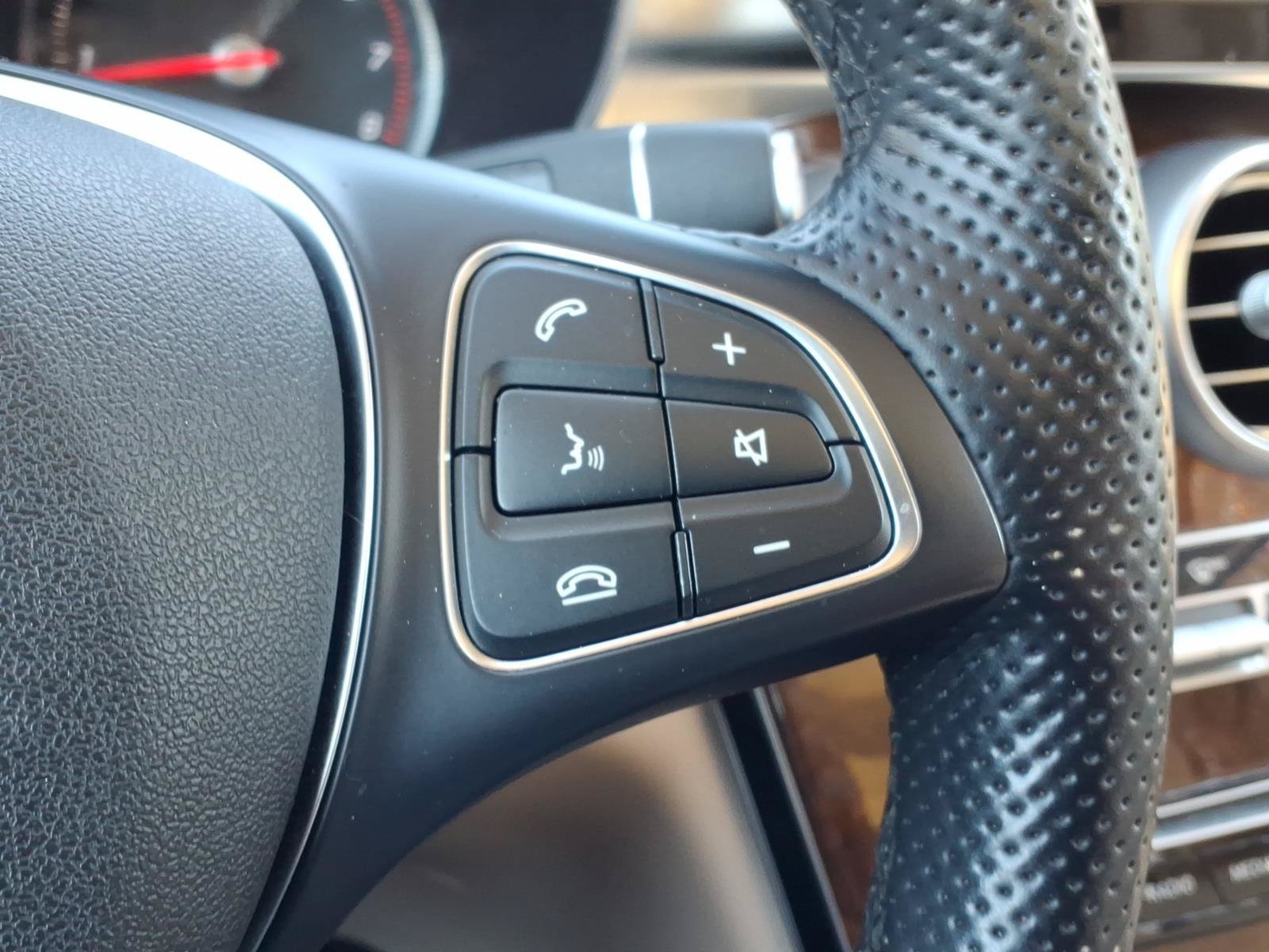 Used 2019 Mercedes-Benz GLC 300 4MATIC image 25
