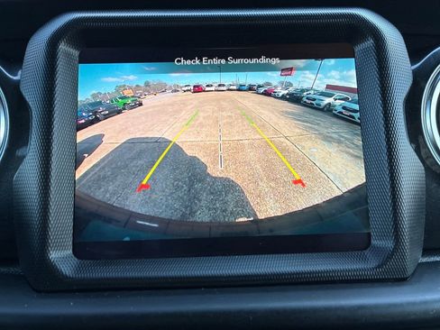 Used 2022 Jeep Wrangler Unlimited Sahara image 21