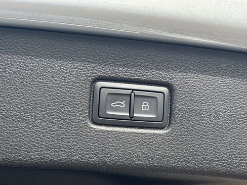 Used 2025 Audi Q7 3.0T Premium Plus image 8