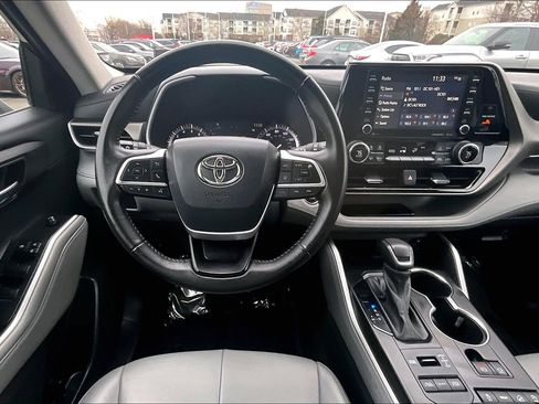 Used 2022 Toyota Highlander XLE image 5