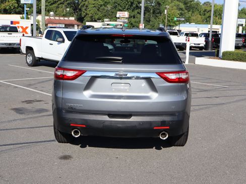 Used 2019 Chevrolet Traverse LT FWD image 9