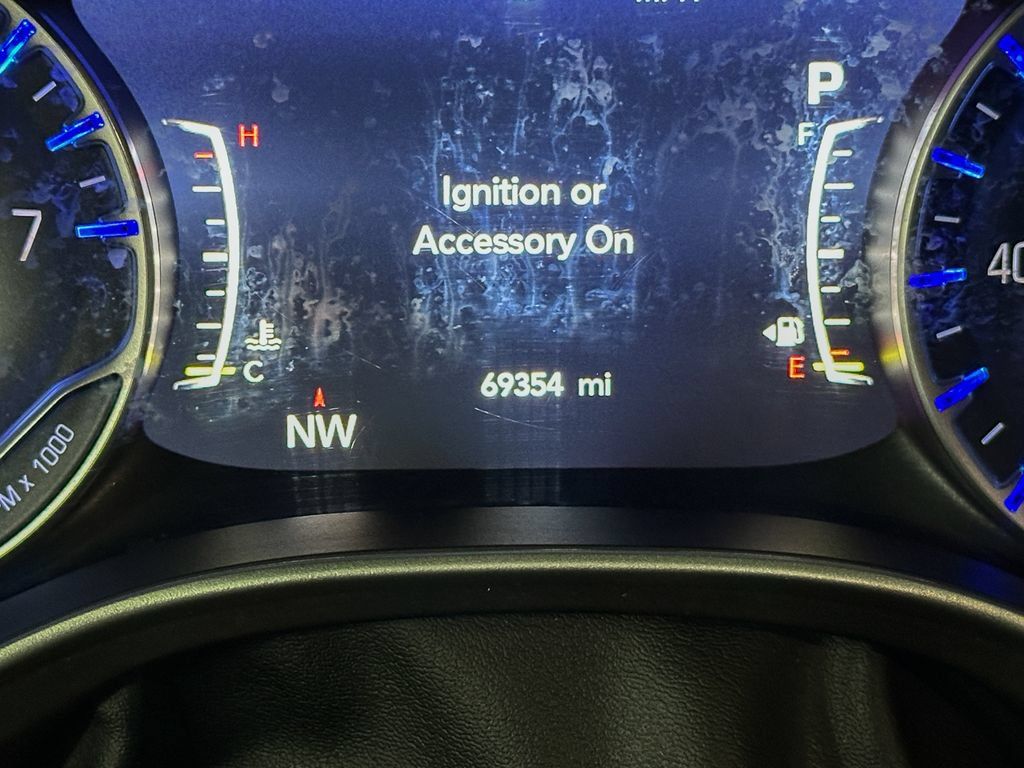 Used 2024 Chrysler Pacifica Touring-L FWD image 52