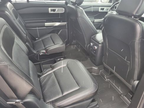 Used 2021 Ford Explorer Limited w/ Equipment Group 301A image 4