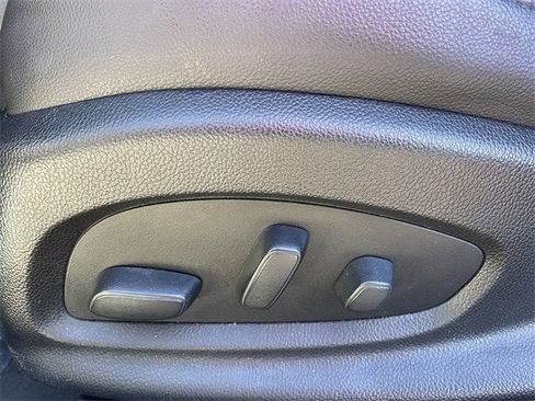 Used 2018 Chevrolet Impala LT image 25