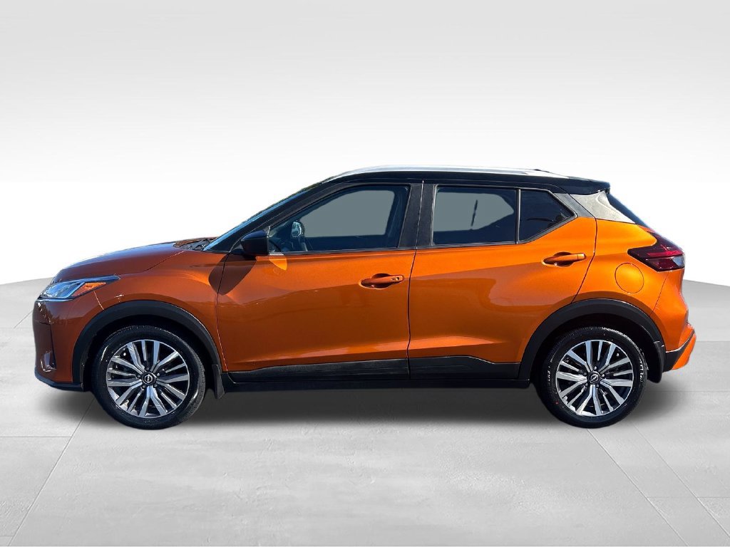 Used 2023 Nissan Kicks SV FWD image 2