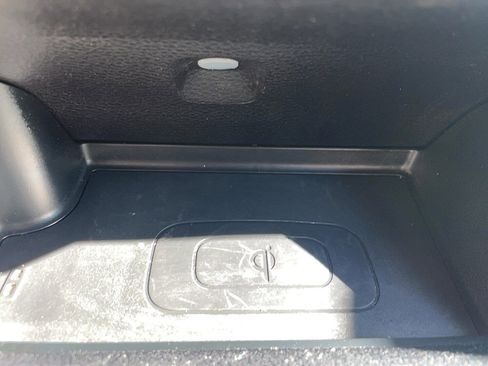 Used 2018 Toyota Tacoma Limited image 25