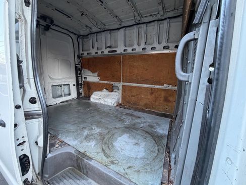 Used 2016 Nissan NV 2500 SV image 9