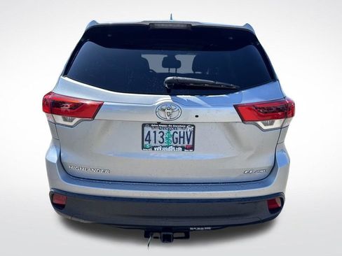 Used 2017 Toyota Highlander Plus AWD/4WD image 6
