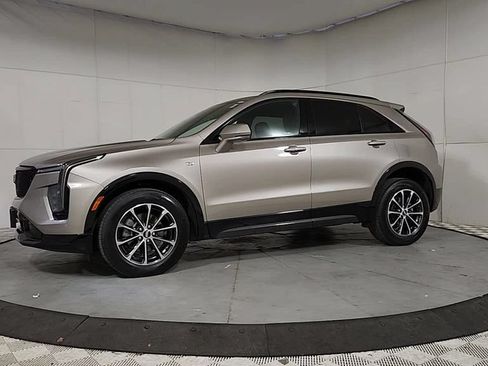 Used 2025 Cadillac XT4 Sport AWD/4WD image 4