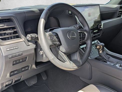 Used 2025 Lexus GX 550 AWD/4WD image 9