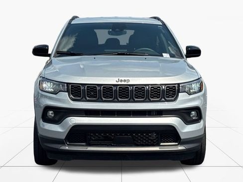 Used 2025 Jeep Compass Latitude w/ Convenience Group AWD/4WD image 9