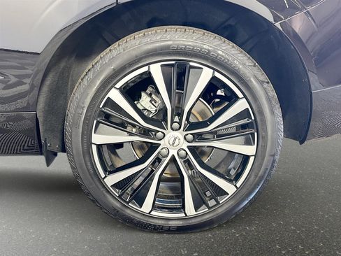 Certified 2025 Volvo XC60 B5 Plus w/ Protection Package Premier image 29