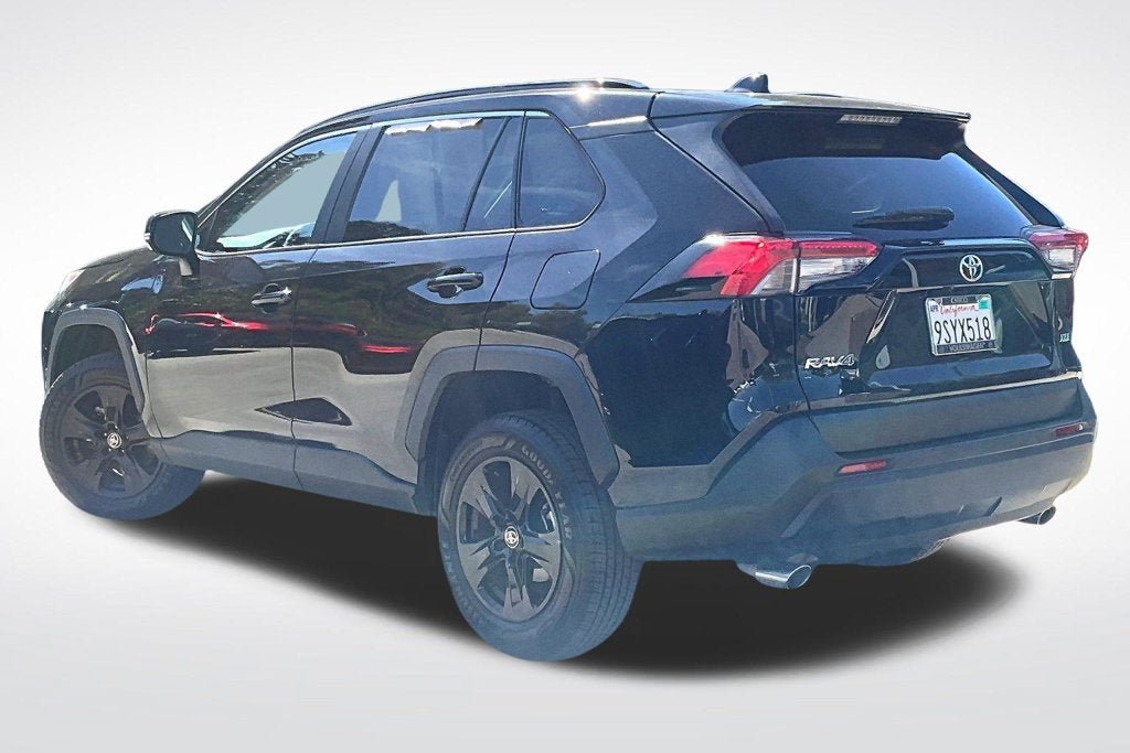 Used 2022 Toyota RAV4 XLE FWD image 12