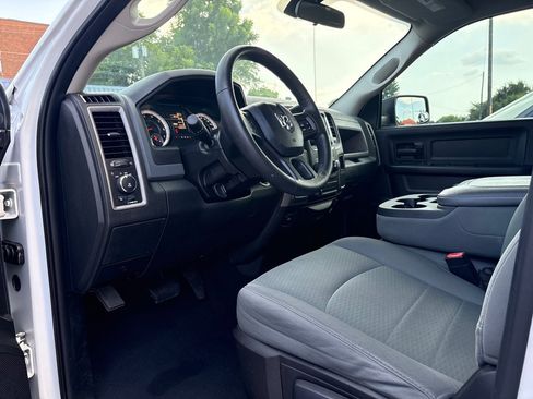 Used 2015 RAM 1500 Express RWD image 16