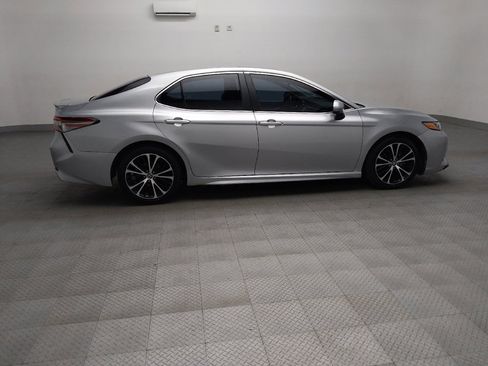 Used 2018 Toyota Camry SE w/ Moonroof Package FWD image 10