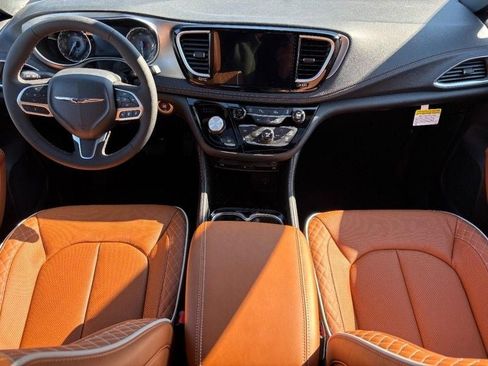 New 2026 Chrysler Pacifica Pinnacle image 7
