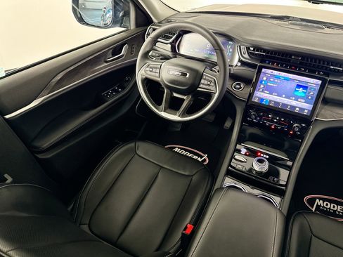 Used 2023 Jeep Grand Cherokee 30th Anniversary image 31