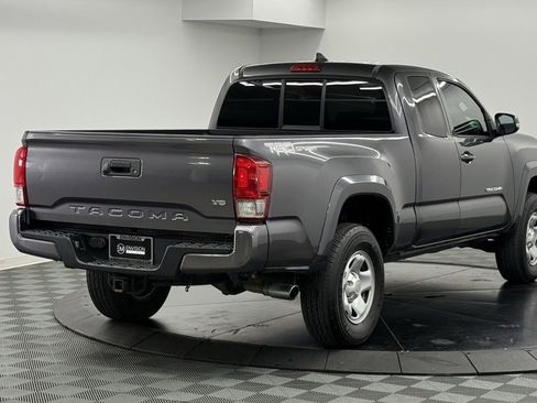 Used 2017 Toyota Tacoma TRD Sport image 6